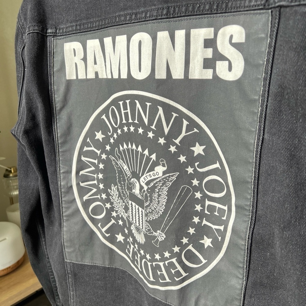 Ramones Vintage Style Black Jean Jacket Size XS - Picture 10 of 15